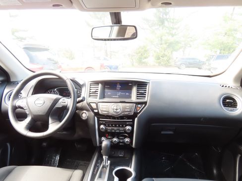 Used 2019 Nissan Pathfinder SV AWD/4WD image 14