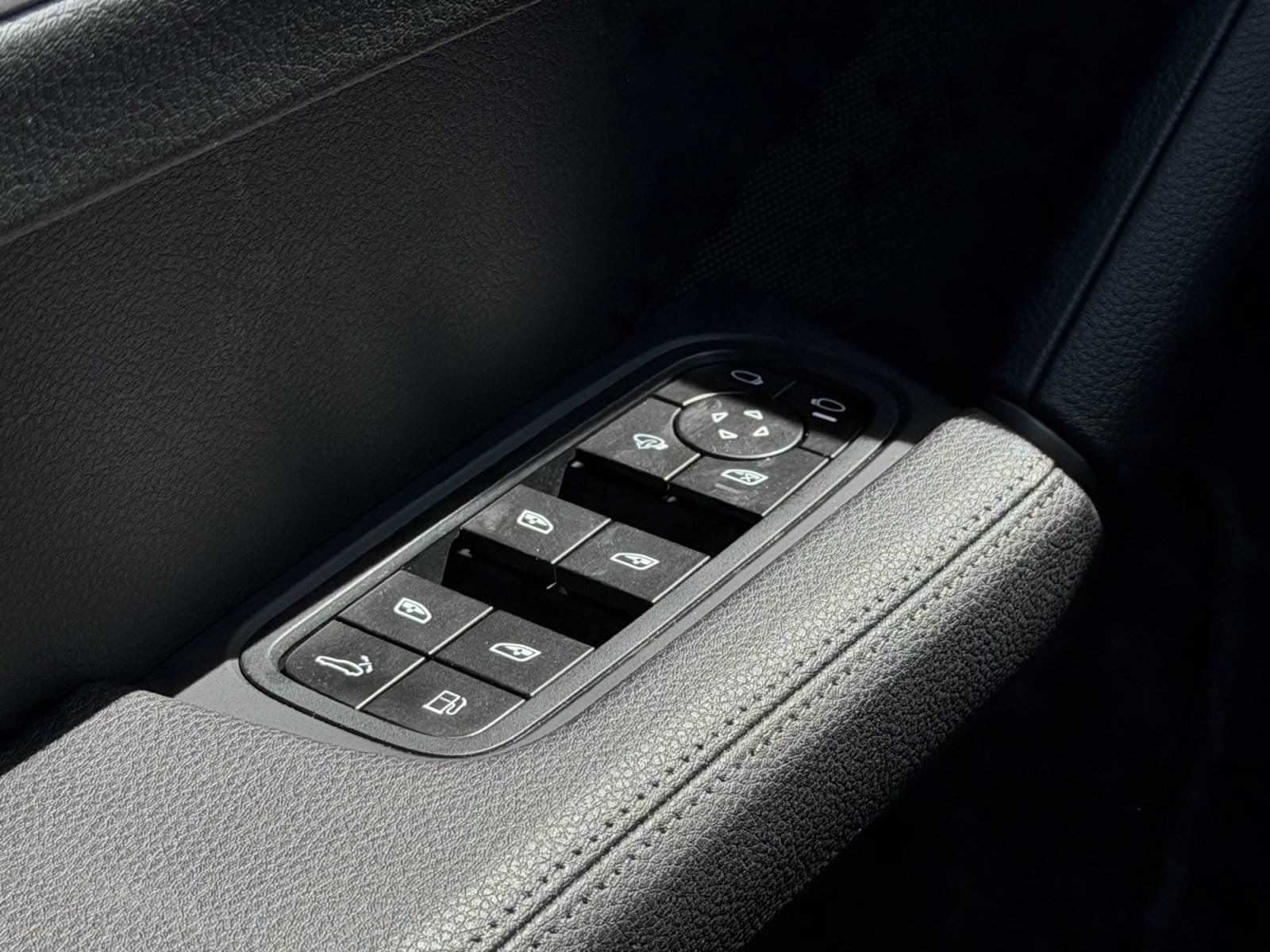 Certified 2026 Porsche Cayenne S AWD/4WD image 16