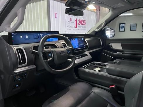 Used 2025 Ford Expedition Active AWD/4WD image 9