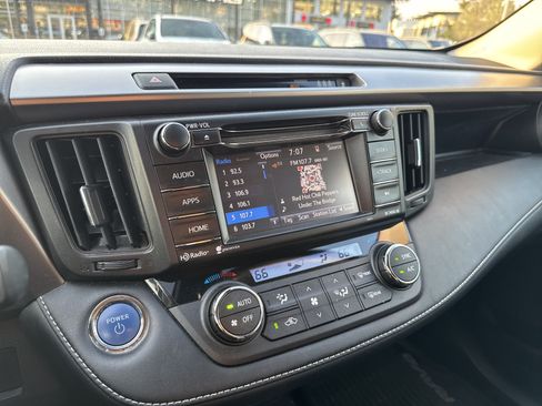 Used 2018 Toyota RAV4 XLE AWD/4WD image 17