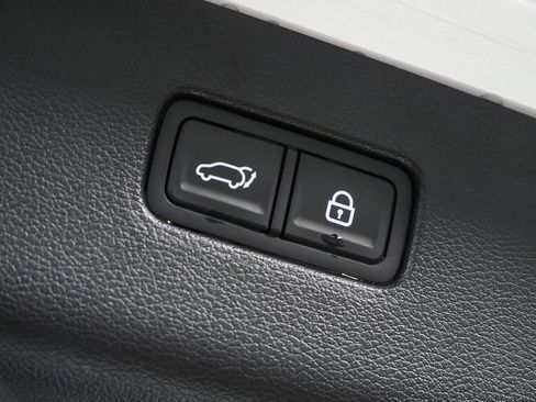 Used 2021 Genesis GV80 2.5T w/ Prestige Package 04 image 32