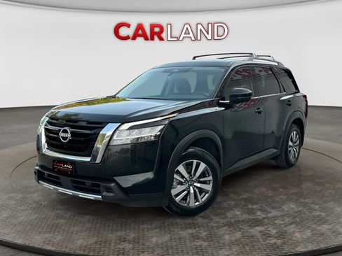 Used 2023 Nissan Pathfinder SL FWD image 1