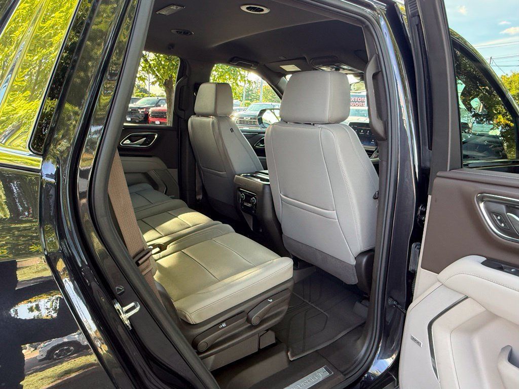 Used 2024 Chevrolet Tahoe LT w/ Luxury Package AWD/4WD image 16