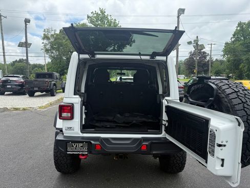 Used 2019 Jeep Wrangler Unlimited Rubicon w/ Cold Weather Group image 28