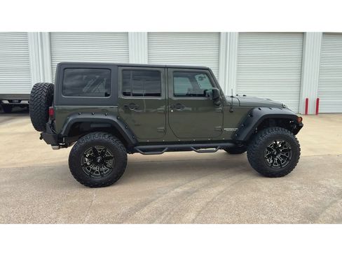 Used 2015 Jeep Wrangler Unlimited Rubicon w/ Dual Top Group AWD/4WD image 9
