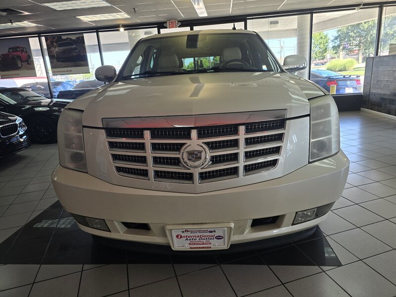 Used 2008 Cadillac Escalade ESV AWD image 2