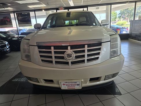 Used 2008 Cadillac Escalade ESV AWD image 2
