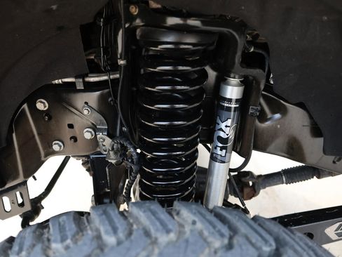 Used 2017 Ford F250 Lariat w/ Chrome Package image 24