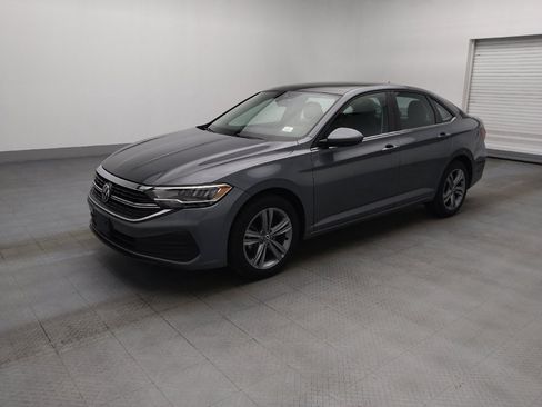 Used 2024 Volkswagen Jetta SE FWD image 2