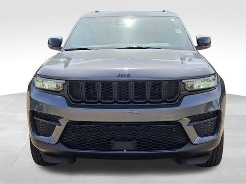 Used 2023 Jeep Grand Cherokee Altitude RWD image 3