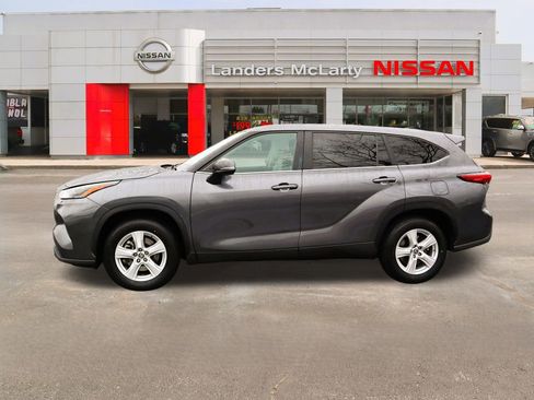 Used 2023 Toyota Highlander L image 6