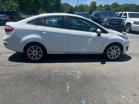 Used 2019 Ford Fiesta SE w/ Equipment Group 201A FWD image 5