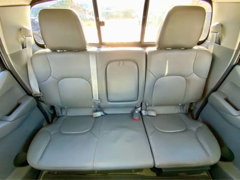 Used 2018 Nissan Frontier SL image 31