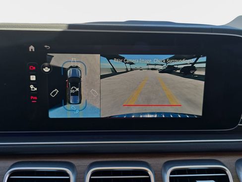 Used 2025 Mercedes-Benz GLS 450 4MATIC image 28