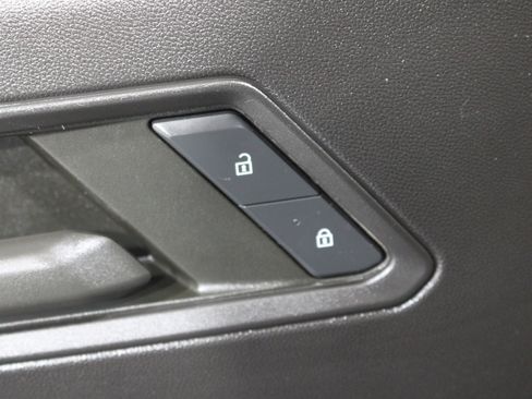 Used 2023 Chevrolet Colorado Trail Boss w/ Technology Package AWD/4WD image 8