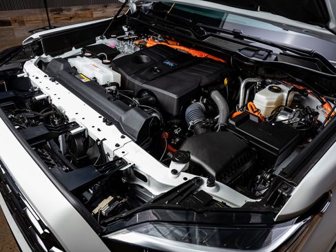 Used 2025 Toyota Sequoia Platinum image 40