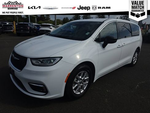 Used 2024 Chrysler Pacifica Touring-L FWD image 1