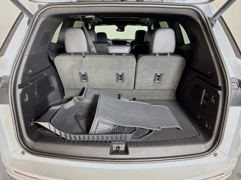 Used 2025 Buick Enclave Avenir w/ Super Cruise Package FWD image 27