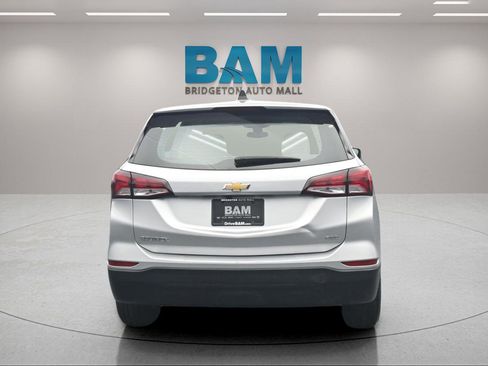 Certified 2022 Chevrolet Equinox LS AWD/4WD image 2