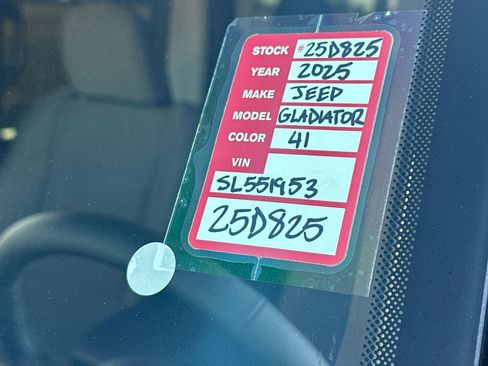 New 2025 Jeep Gladiator Sport image 25