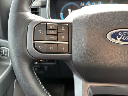 Used 2023 Ford F150 Lariat w/ Trailer Tow Package image 18