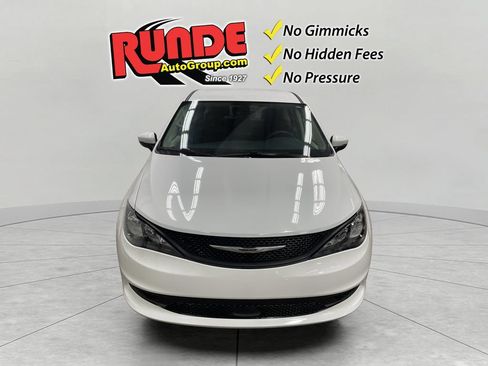 Used 2023 Chrysler Voyager LX FWD image 8