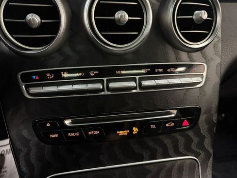 Used 2018 Mercedes-Benz GLC 300 w/ Premium Package image 33