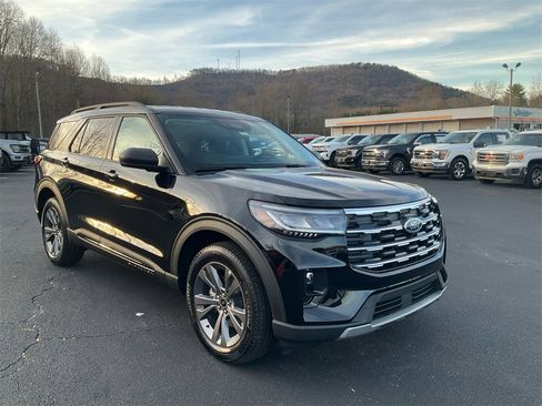 New 2026 Ford Explorer Active w/ Active Comfort Package image 3