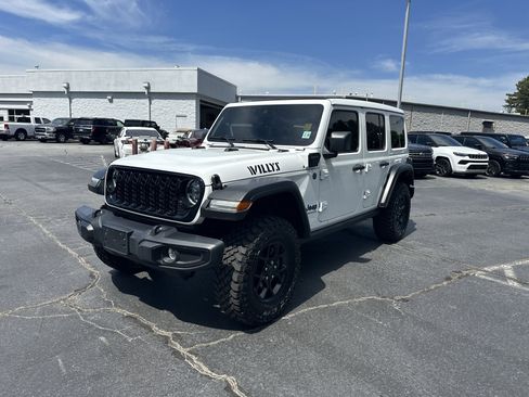 Used 2024 Jeep Wrangler Unlimited AWD/4WD image 5