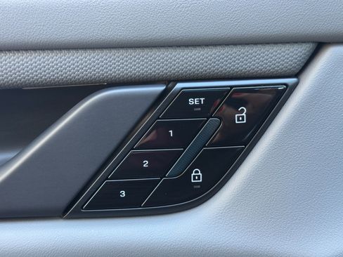 Used 2020 Porsche Taycan 4S image 19