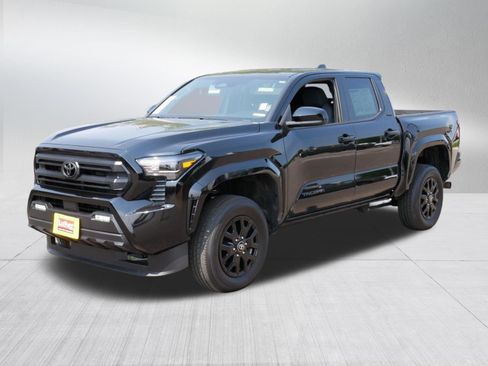 Used 2025 Toyota Tacoma SR5 AWD/4WD image 3