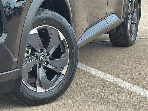 Certified 2025 Nissan Rogue SV image 3