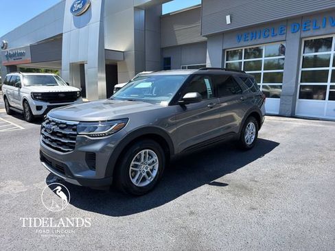 New 2026 Ford Explorer Active RWD image 3