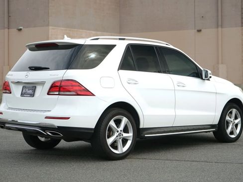 Used 2019 Mercedes-Benz GLE 400 4MATIC image 4