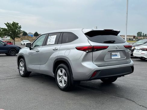 Used 2021 Toyota Highlander LE AWD/4WD image 5