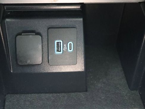 Used 2022 Ford Explorer ST-Line w/ Class IV Trailer Tow Package image 26