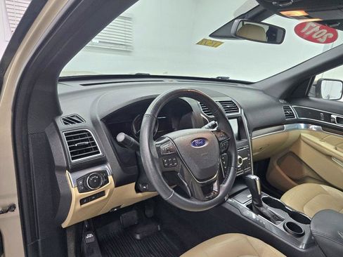 Used 2017 Ford Explorer Limited w/ Equipment Group 301A FWD image 10