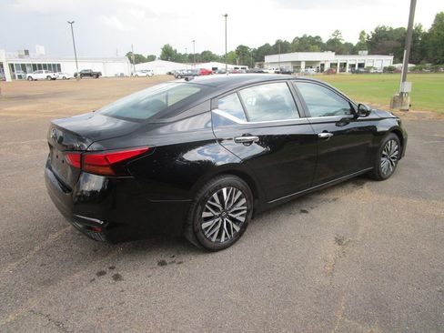 Used 2024 Nissan Altima 2.5 SV image 7