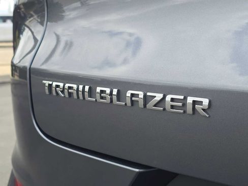 Used 2022 Chevrolet TrailBlazer LT w/ LPO, Blackout Package FWD image 14