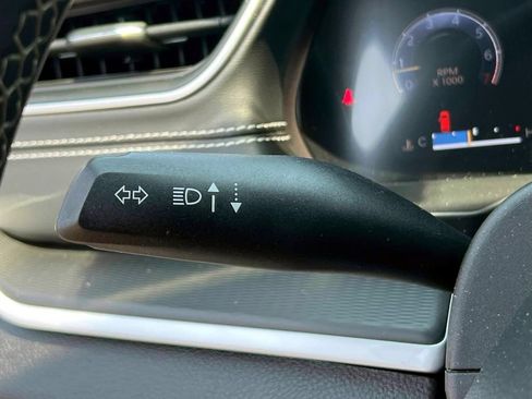 Used 2023 Jeep Grand Cherokee Laredo AWD/4WD image 23