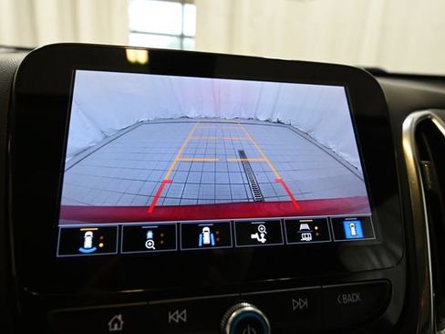 Used 2022 Chevrolet Equinox Premier AWD/4WD image 7