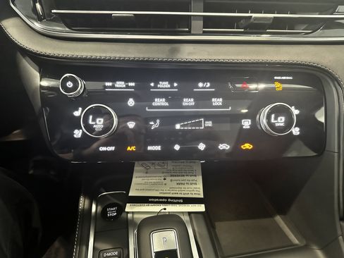 New 2026 INFINITI QX60 Luxe image 17