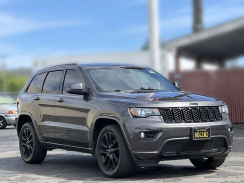 Used 2019 Jeep Grand Cherokee Altitude AWD/4WD image 3
