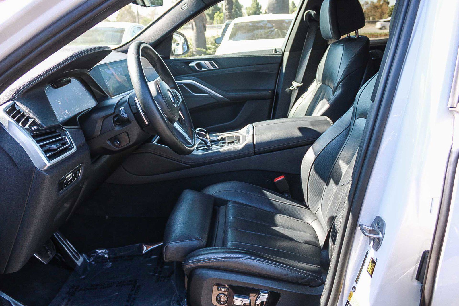 Used 2022 BMW X6 xDrive40i w/ M Sport Package AWD/4WD image 17