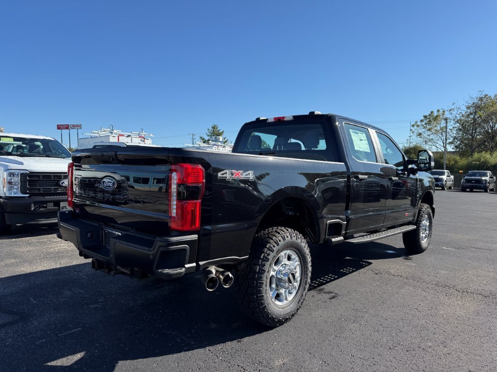 New 2027 Ford F350 XL w/ XL Off-Road 35" Tire Pakckage AWD/4WD image 7