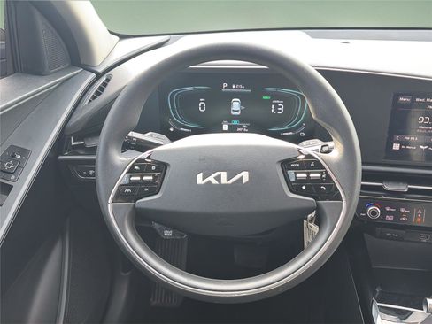 Used 2025 Kia Niro LX FWD image 11