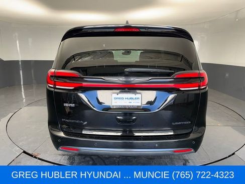 Used 2025 Chrysler Pacifica Limited FWD image 14