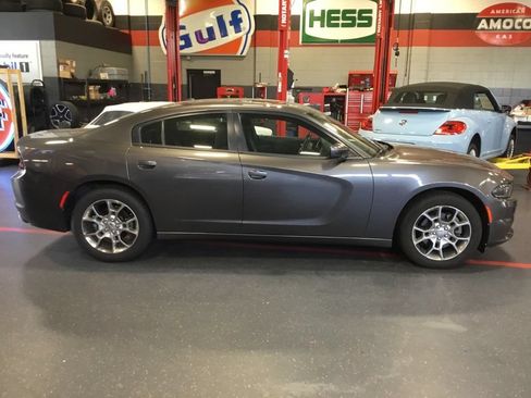 Used 2015 Dodge Charger SE w/ Power Sunroof Group AWD/4WD image 2