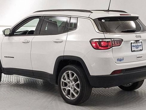 Used 2022 Jeep Compass Latitude w/ Sun and Sound Group AWD/4WD image 4