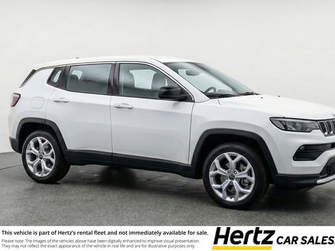 Used 2025 Jeep Compass Latitude AWD/4WD image 1